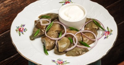 Грузди со сметаной