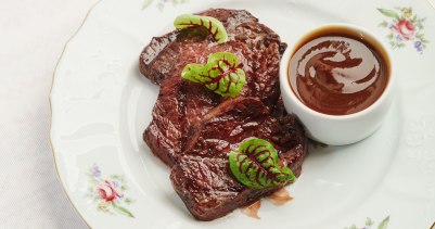 Медальоны из говядины