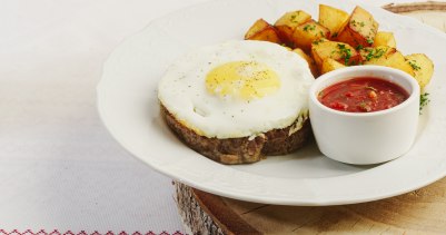 Бифштекс с яйцом